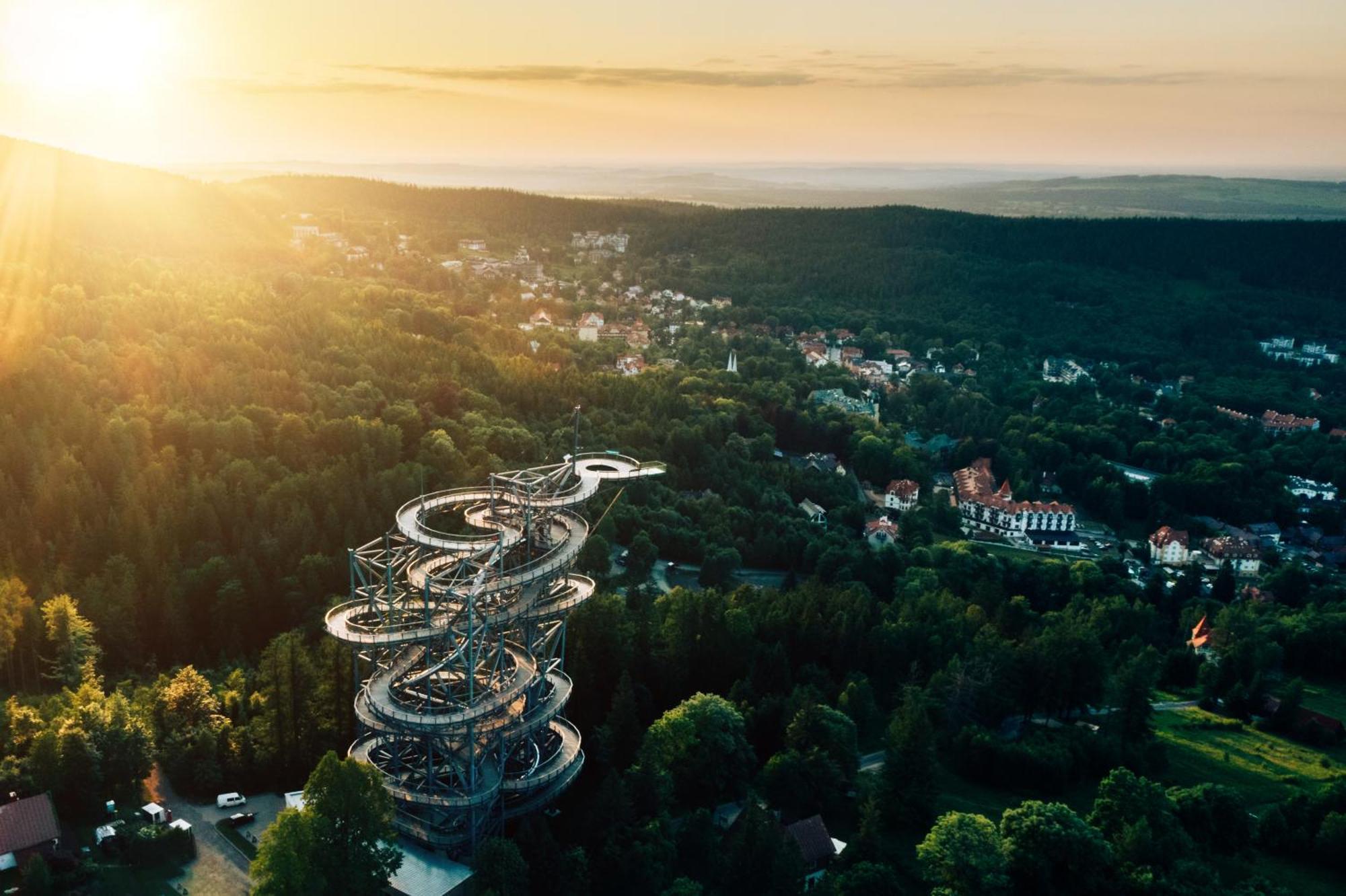 Elements Hotel&Spa Swieradow-Zdroj Ngoại thất bức ảnh Aerial view of the observation tower